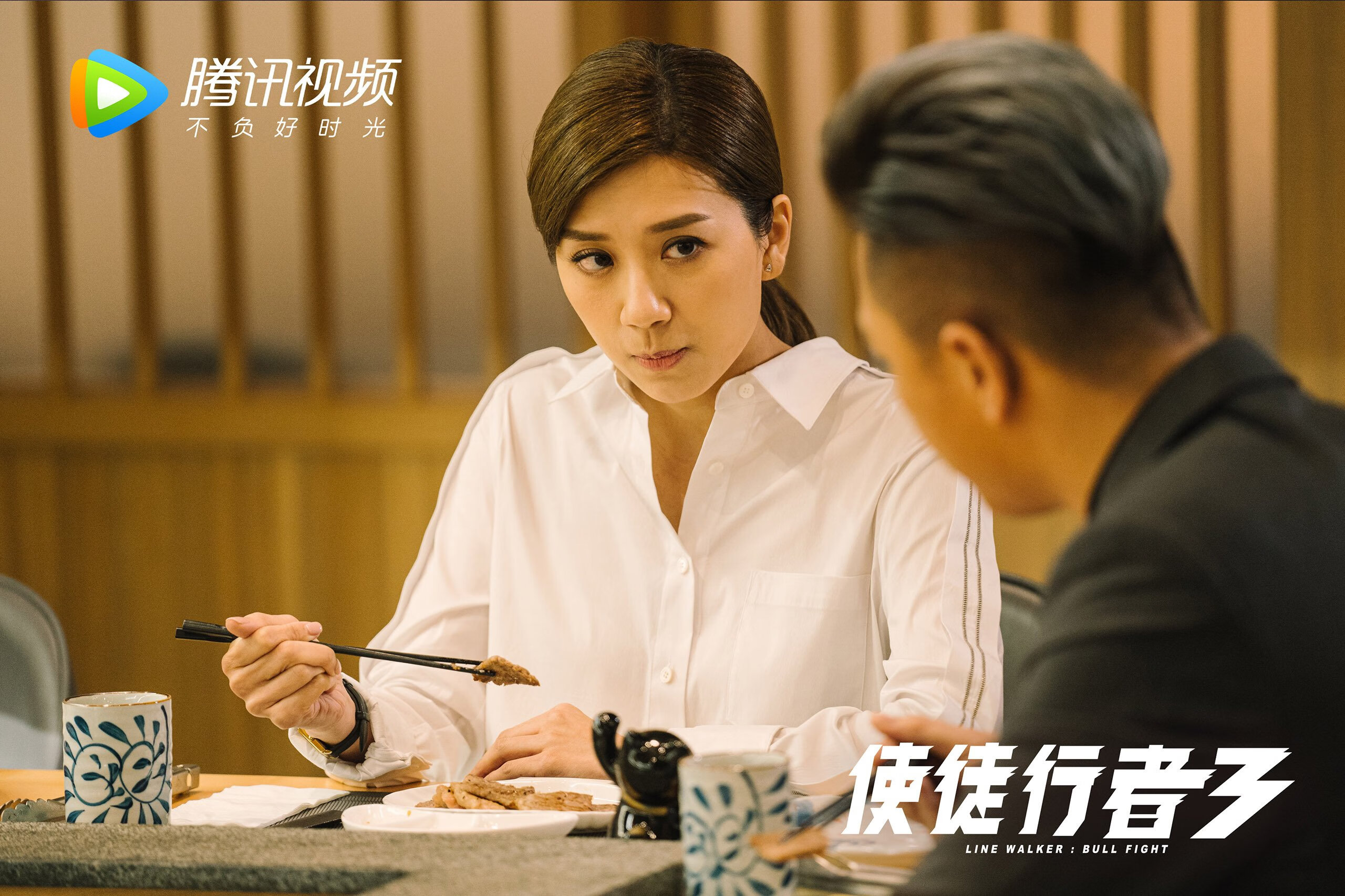 库里与高中好友重聚分享成长回忆，库里高中视频