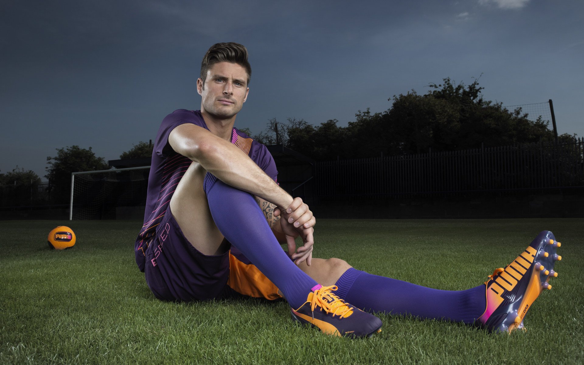 《电竞迷必看：年度十佳比赛精彩瞬间回放》，电竞比赛录像