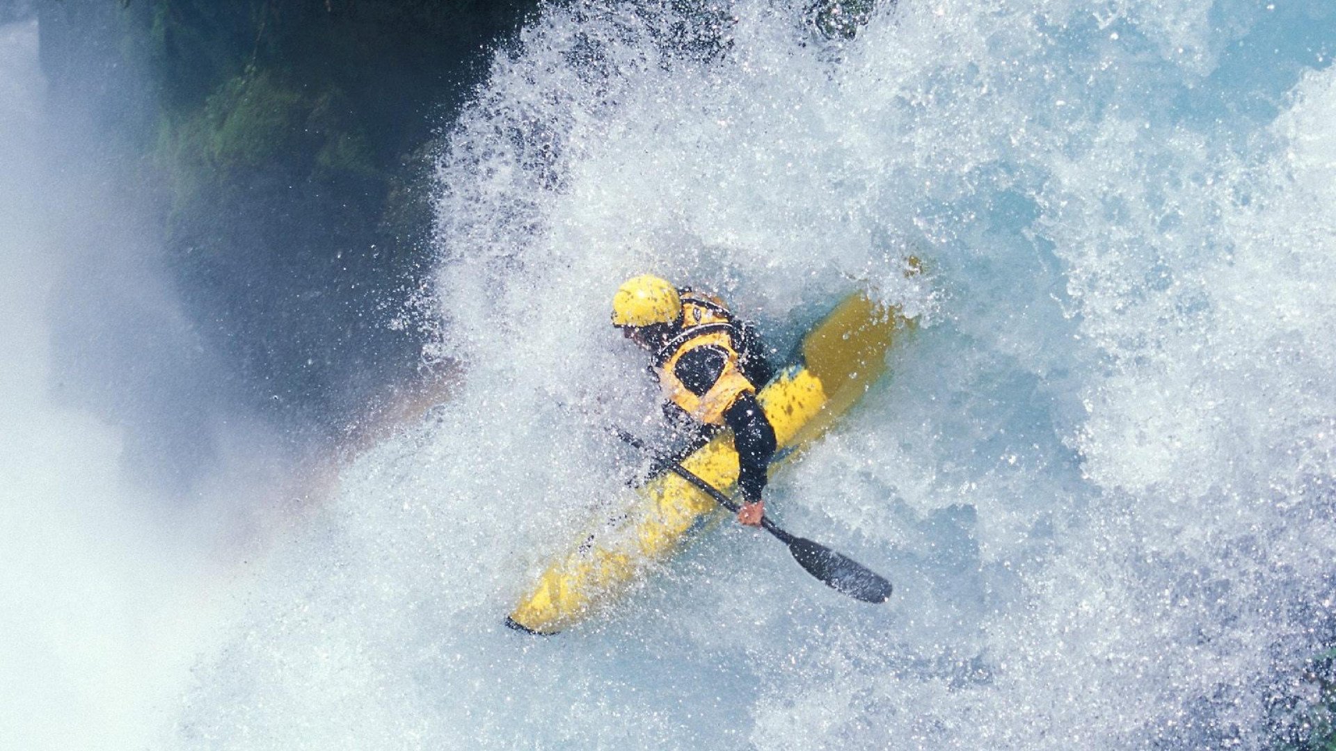 山地探洞越野赛：探索地下未知世界，户外探险山洞